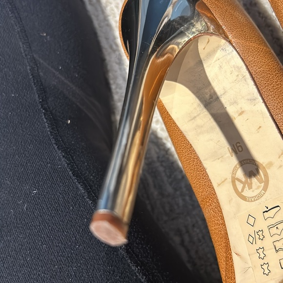 Vintage Michael Kors 9M, good condition. Sole a little worn. - Picture 4 of 4